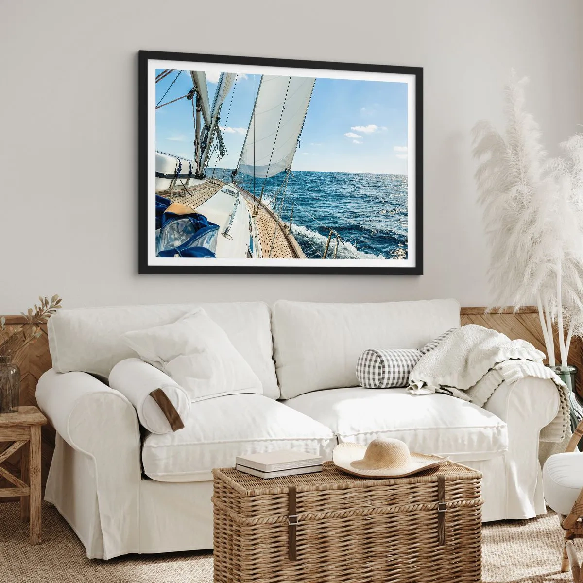 Poster in einem schwarzem Rahmen - Ein Segelboot auf ruhiger See unter blauem Himmel - 100x70cm - Ahoi, Abenteuer - Moderne Wanddekoration für Wohnzimmer und Schlafzimmer ARTTOR