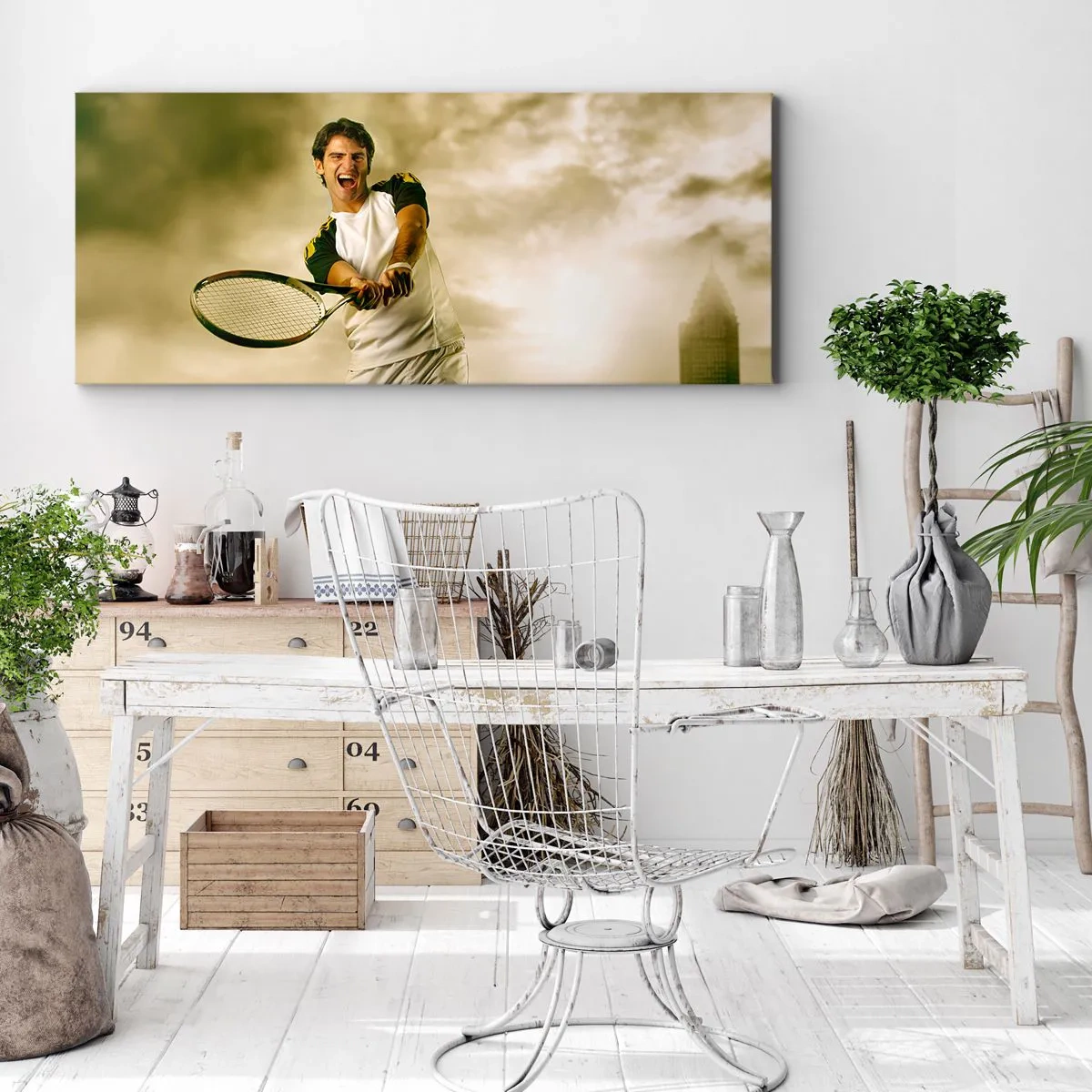 Bild auf Leinwand - Leinwandbild - Tennisspieler in Aktion während eines Spiels vor dem Hintergrund einer urbanen Landschaft - 160x50cm - Energie und Freude - Moderne Wanddekoration für Wohnzimmer und Schlafzimmer ARTTOR
