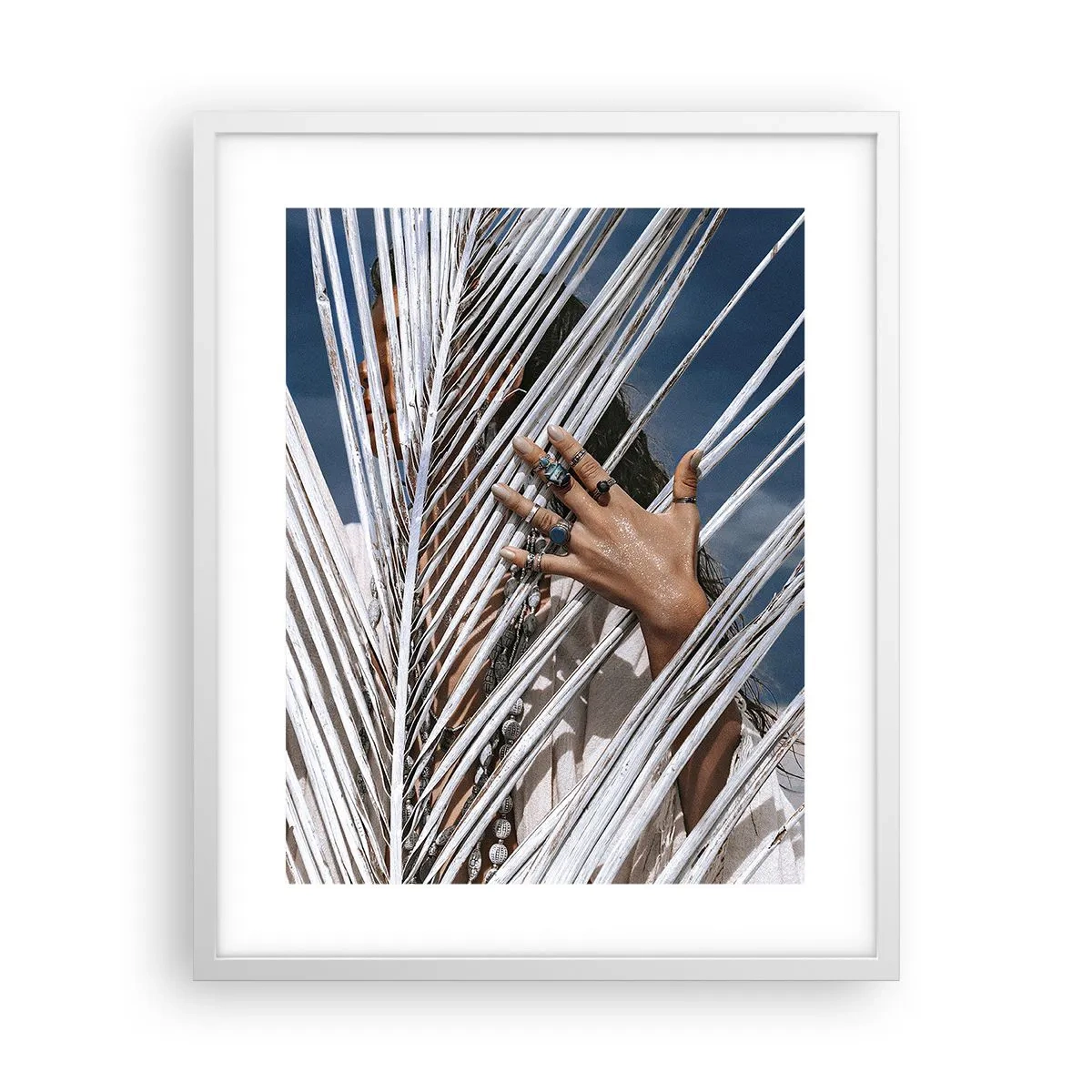 Poster in einem weißen Rahmen - Das Mädchen des Schamanen? - 40x50 cm