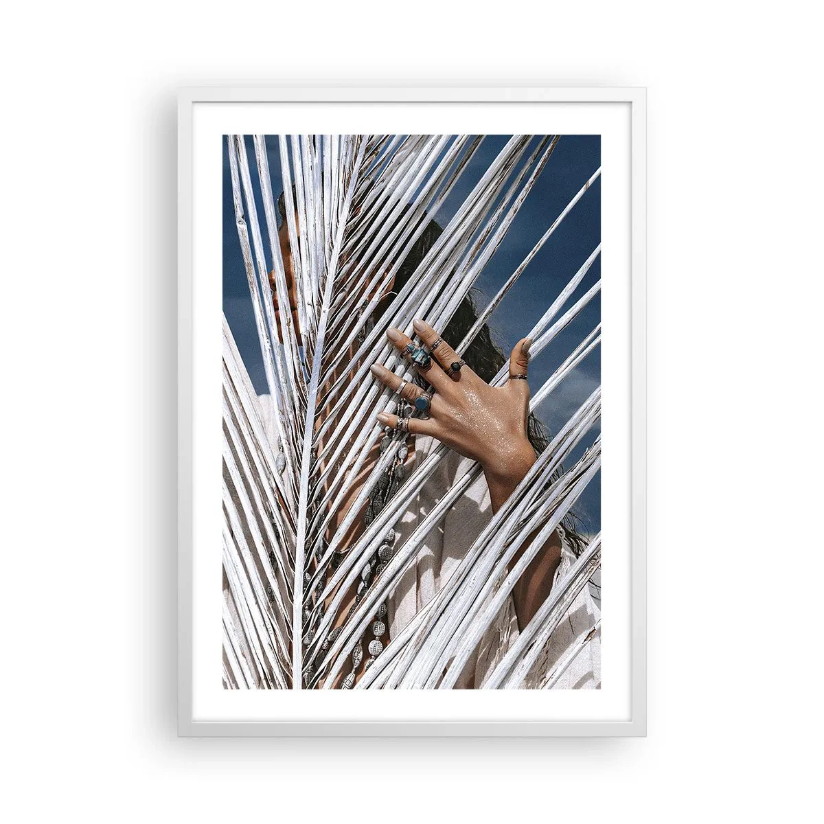 Poster in einem weißen Rahmen - Das Mädchen des Schamanen? - 50x70 cm