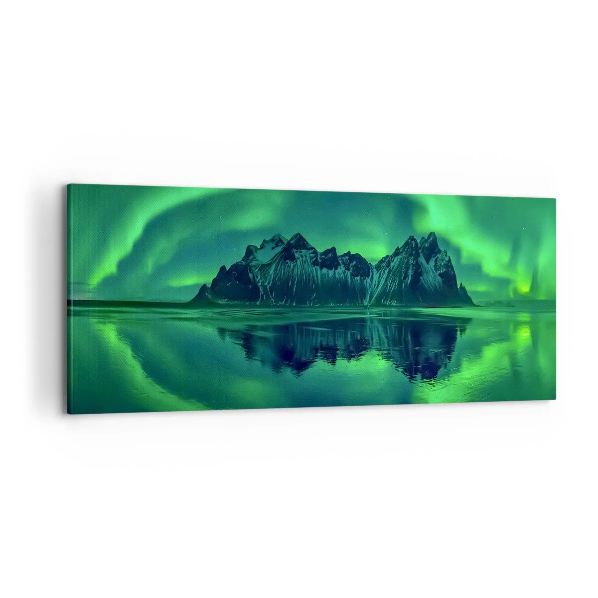 Bild auf Leinwand - Leinwandbild - Berge, umgeben von Polarlichtern, die sich im Wasser spiegeln - 120x50cm - In den Armen der Aurora - Moderne Wanddekoration für Wohnzimmer und Schlafzimmer ARTTOR