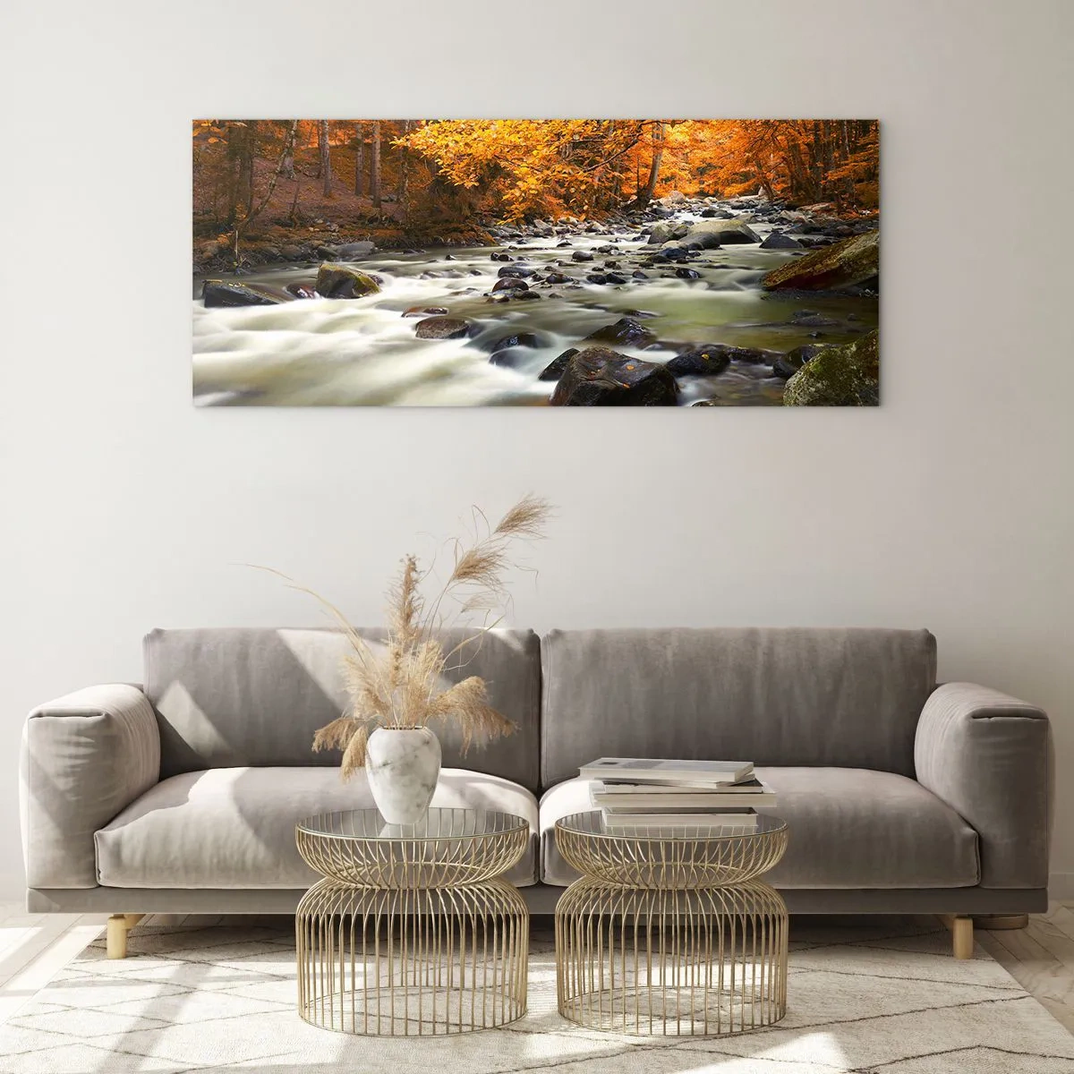 Glasbild - Bild auf glas - Ein Bach in einem herbstlichen Wald, umgeben von goldenen Blättern - 140x50cm - Ein Bach in einem goldenen Wald - Moderne Wanddekoration für Wohnzimmer und Schlafzimmer ARTTOR