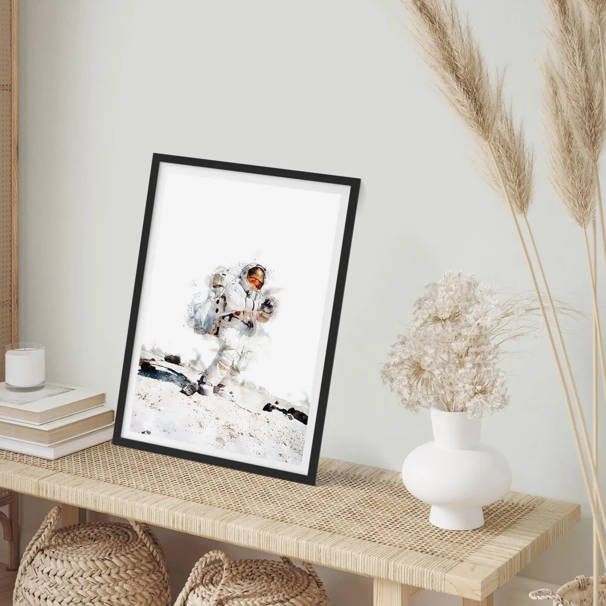 Poster in einem schwarzem Rahmen - Ein Astronaut im Raumanzug auf der Mondoberfläche - 50x70cm - Bote der Erde - Moderne Wanddekoration für Wohnzimmer und Schlafzimmer ARTTOR