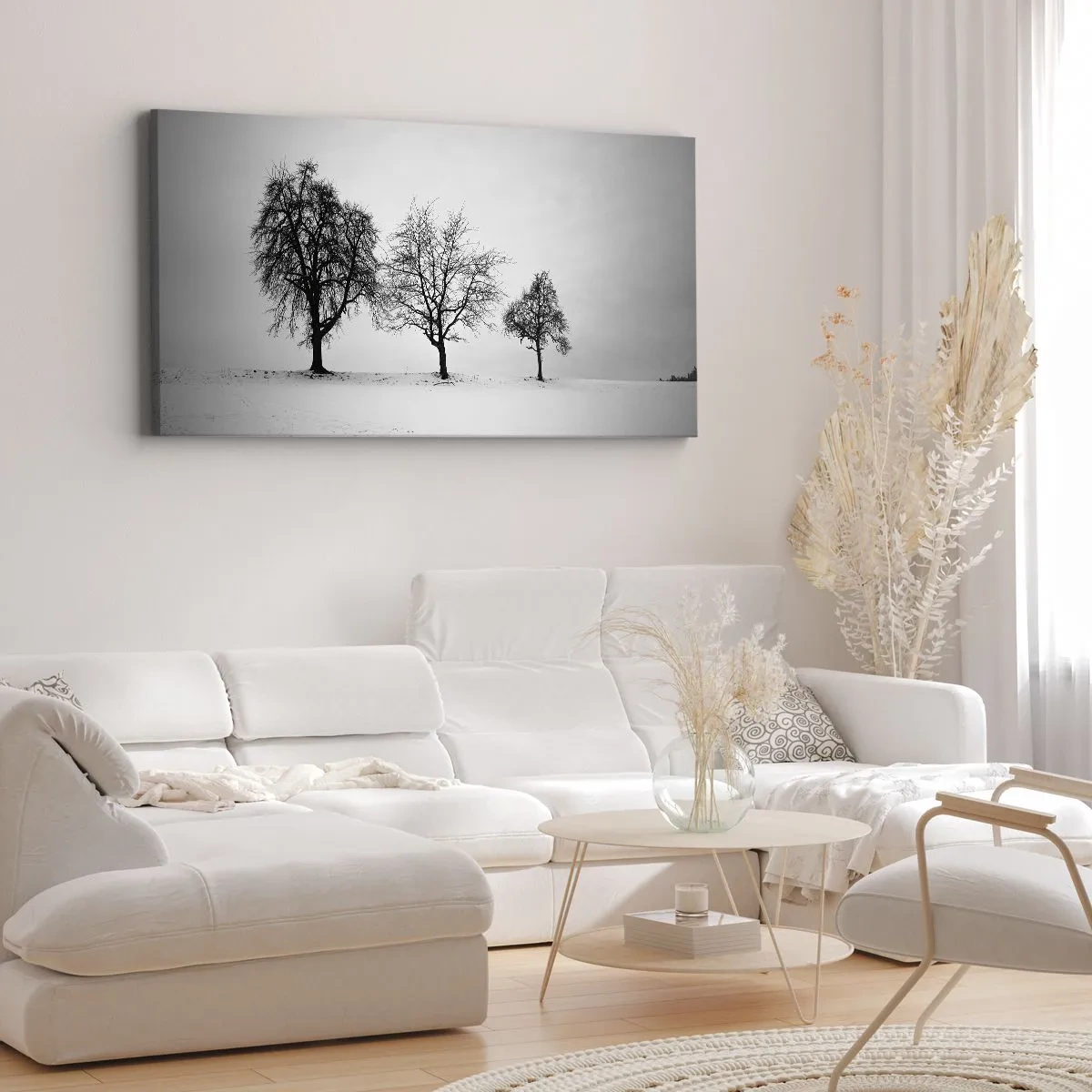Bild auf Leinwand - Leinwandbild - Drei Bäume auf einem schneebedeckten Feld im monochromen Stil - 160x50cm - Wovon träumen sie? - Moderne Wanddekoration für Wohnzimmer und Schlafzimmer ARTTOR