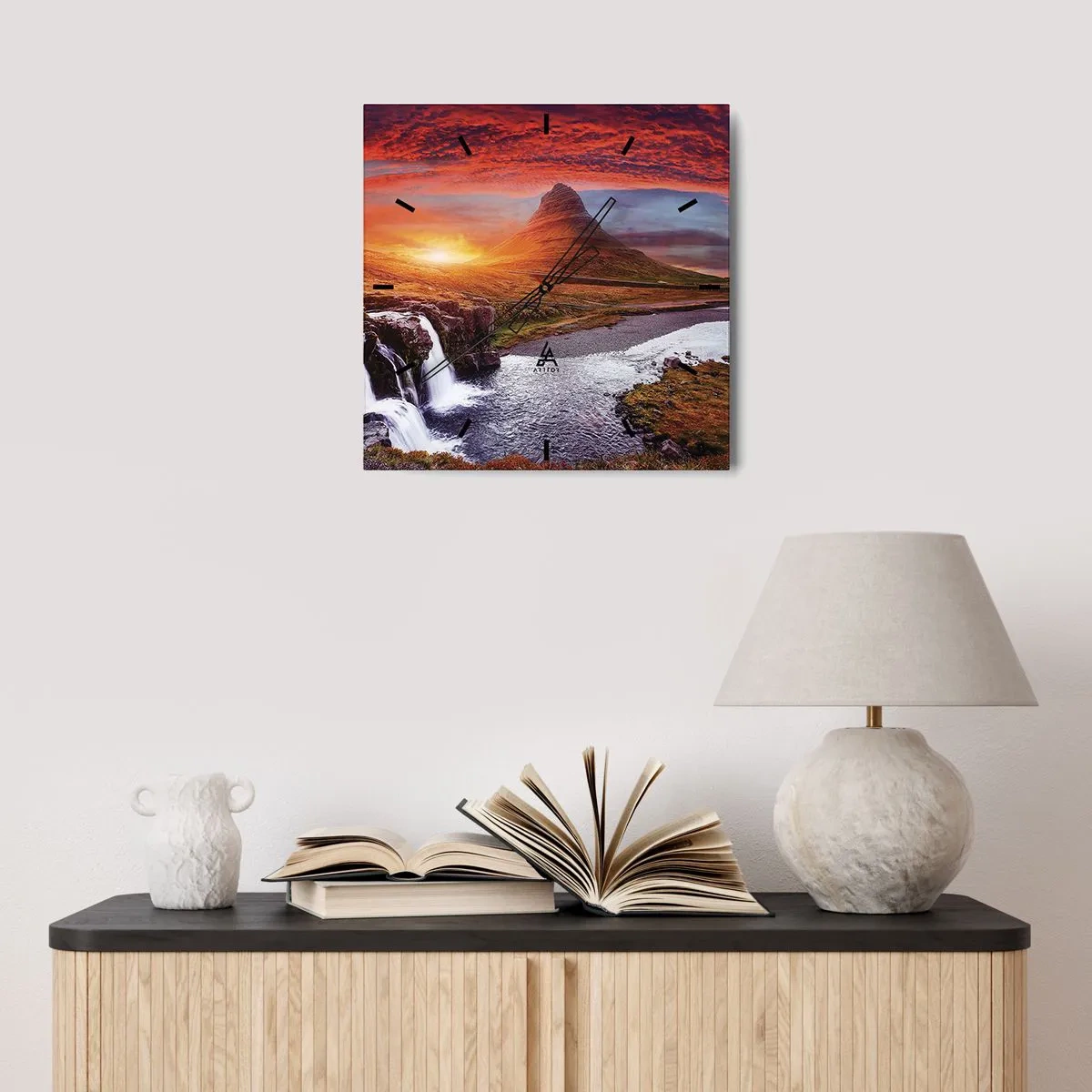 Wanduhr - Glasuhr - Berglandschaft mit Wasserfall bei Sonnenuntergang - 30x30cm - Ein Blick auf Mittelerde - Moderne Wanddekoration für Wohnzimmer und Schlafzimmer ARTTOR