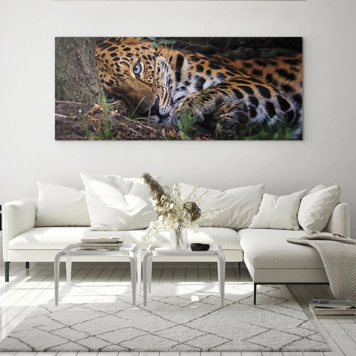 Glasbild - Bild auf glas - Ein Leopard, der im Schatten der Bäume liegt - 160x50cm - Vertrau mir - Moderne Wanddekoration für Wohnzimmer und Schlafzimmer ARTTOR