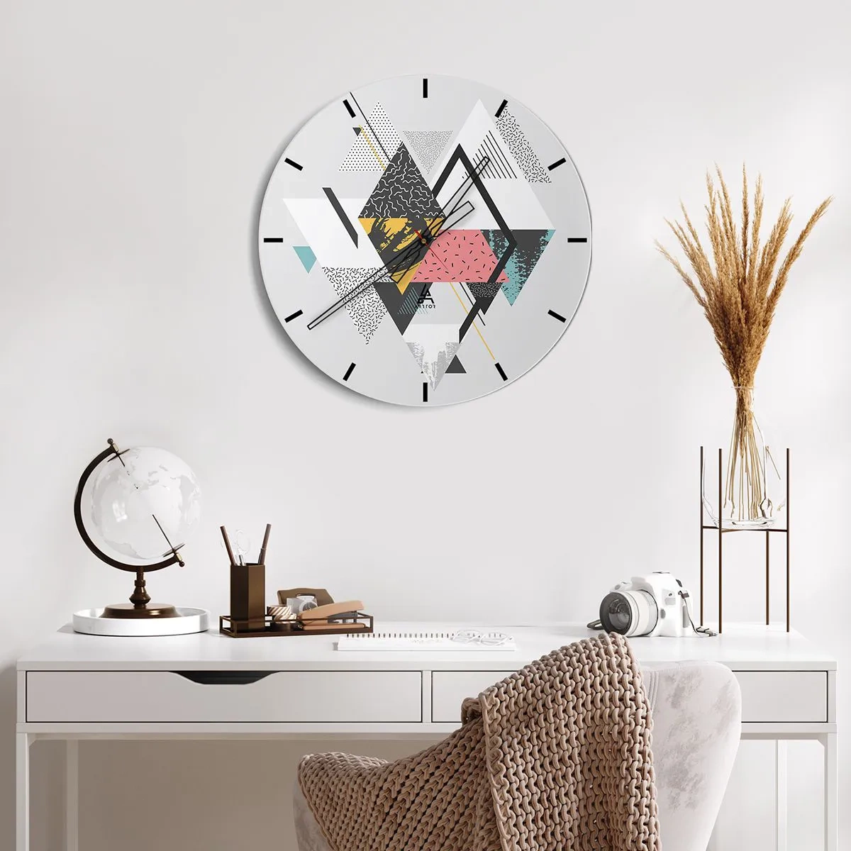 Wanduhr - Glasuhr - Bunte geometrische Formen auf hellem Hintergrund - 30x30cm - Variation über Dreieck und Raute - Moderne Wanddekoration für Wohnzimmer, Küche und Schlafzimmer ARTTOR
