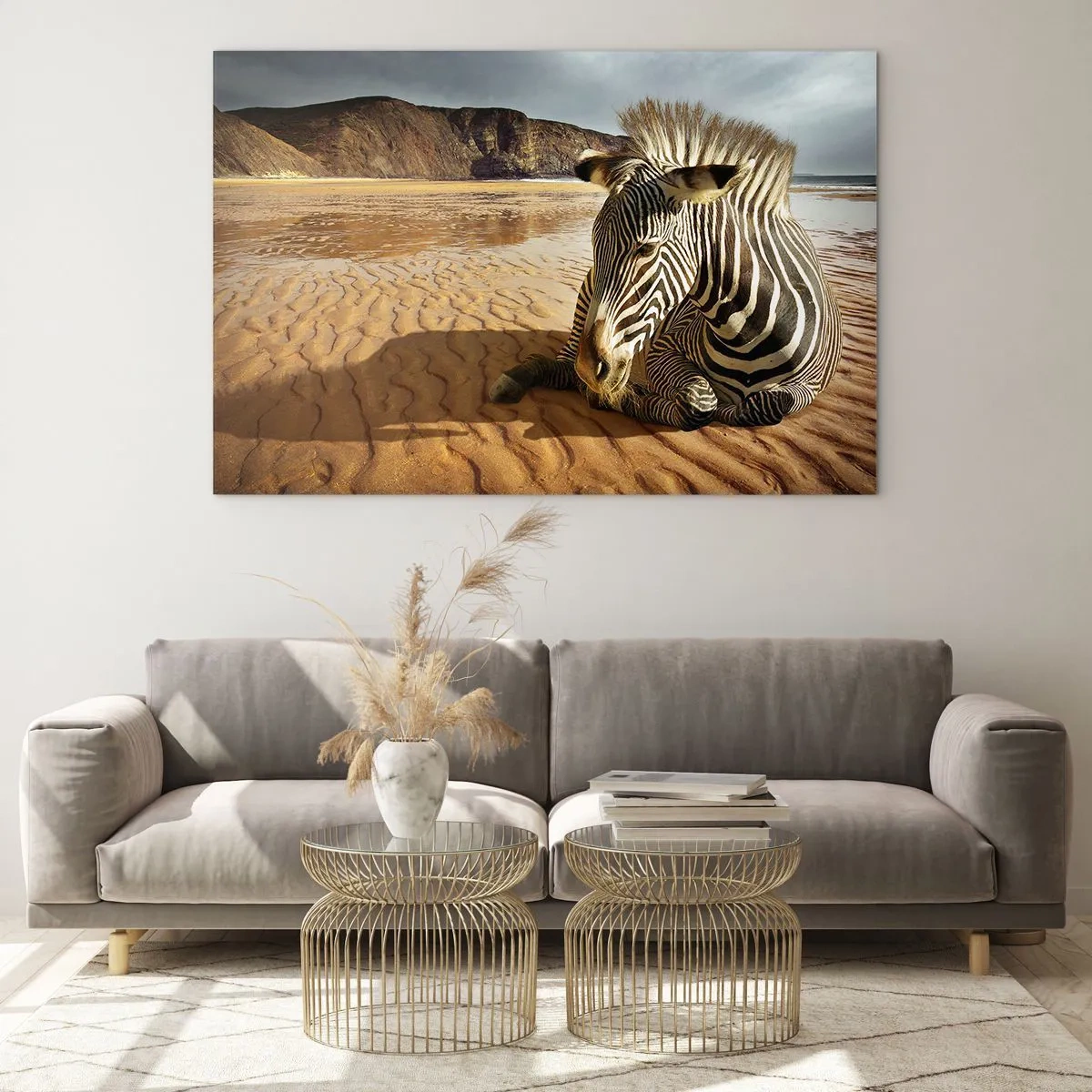 Glasbild - Bild auf glas - Ein Zebra ruht sich bei Sonnenuntergang am Strand aus - 70x50cm - Wir passen zusammen - Moderne Wanddekoration für Wohnzimmer und Schlafzimmer ARTTOR