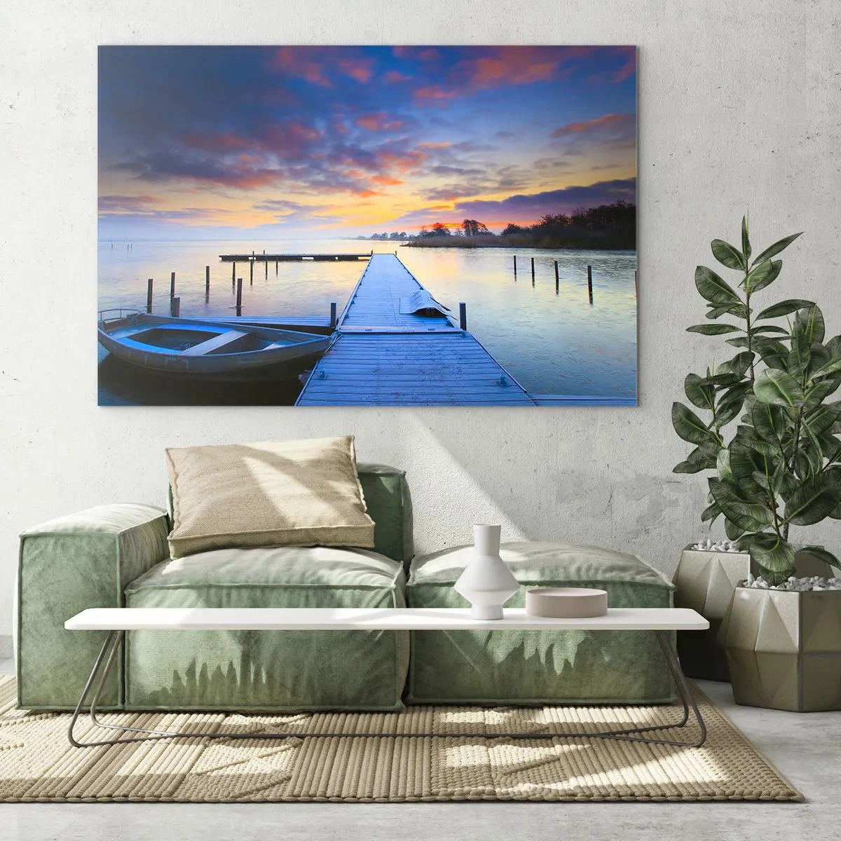 Glasbild - Bild auf glas - Ein Pier am See im Morgengrauen, umgeben von friedlicher Natur - 100x70cm - Violett-goldene Ruhe - Moderne Wanddekoration für Wohnzimmer und Schlafzimmer ARTTOR