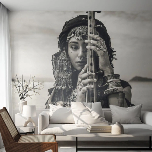 Selbstklebende Fototapete Deluxe Sticker - Die Musik des Orients selbst - Frau, Boho, Schmuck - 400x280 cm