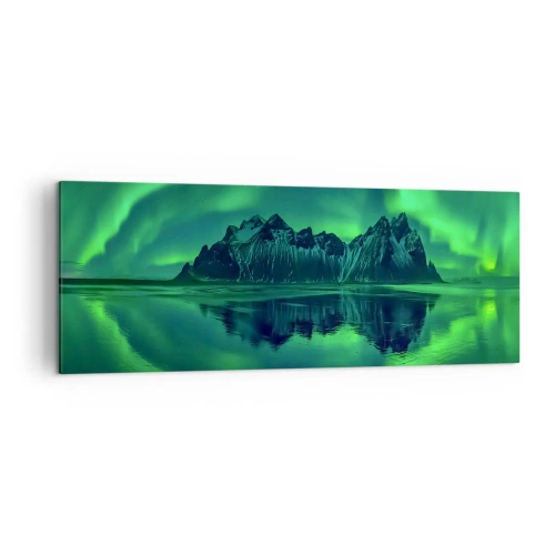 Bild auf Leinwand - Leinwandbild - Berge, umgeben von Polarlichtern, die sich im Wasser spiegeln - 140x50cm - In den Armen der Aurora - Moderne Wanddekoration für Wohnzimmer und Schlafzimmer ARTTOR