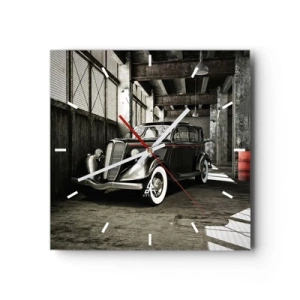 Wanduhr - Glasuhr - Stilvolles Retro-Auto in einem Rohlager - 30x30cm - Die ewige Eleganz der 1930er Jahre - Moderne Wanddekoration für Wohnzimmer und Schlafzimmer ARTTOR