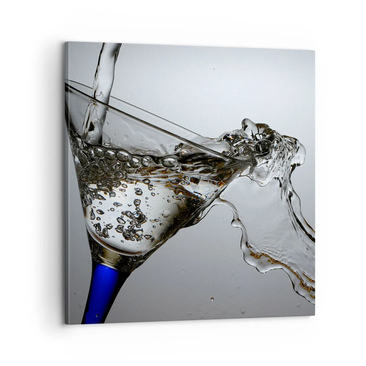 Bild auf Leinwand - Leinwandbild - Kristallwasser in Kristallglas - 60x60 cm