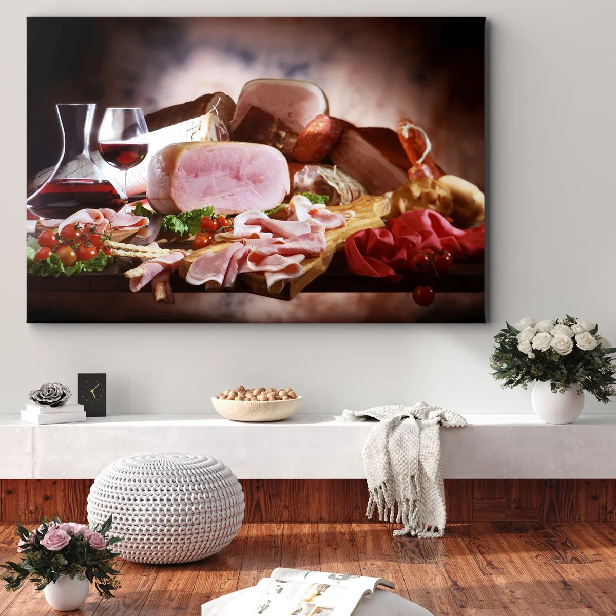 Bild auf Leinwand - Leinwandbild - Aufschnitt mit Wein auf rustikalem Hintergrund - 70x50cm - Ein kulinarischer Traum mit einer Karaffe - Moderne Wanddekoration für Wohnzimmer und Schlafzimmer ARTTOR