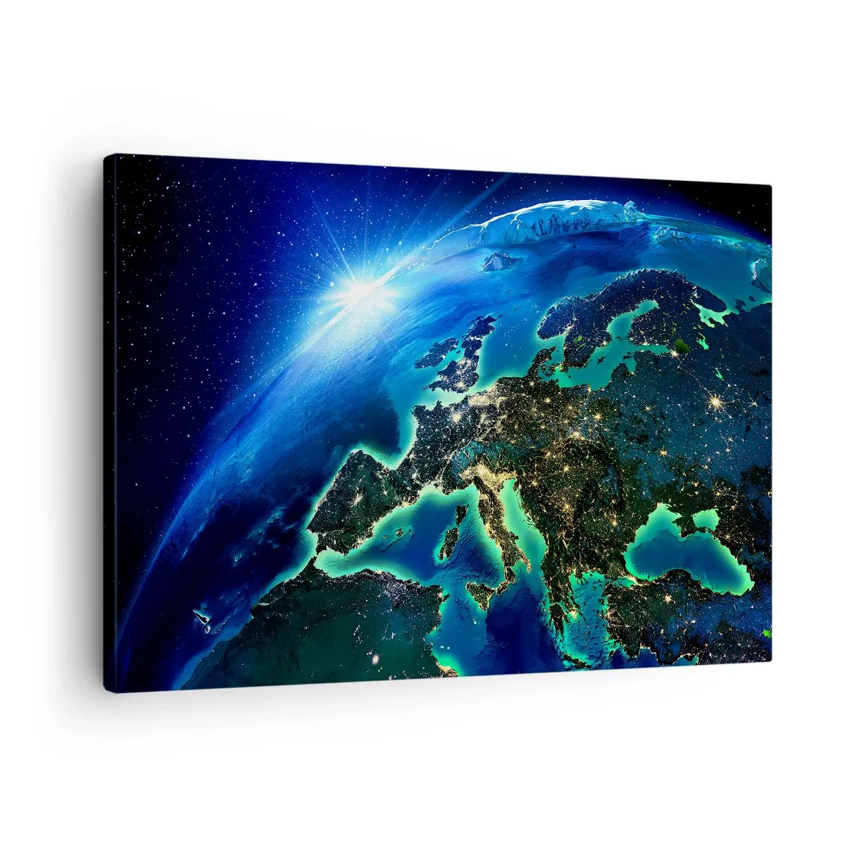 Bild auf Leinwand - Leinwandbild - Ein Blick auf Europa aus dem Weltraum im Schein der aufgehenden Sonne. - 70x50cm - Funkelndes Europa - Moderne Wanddekoration für Wohnzimmer und Schlafzimmer ARTTOR