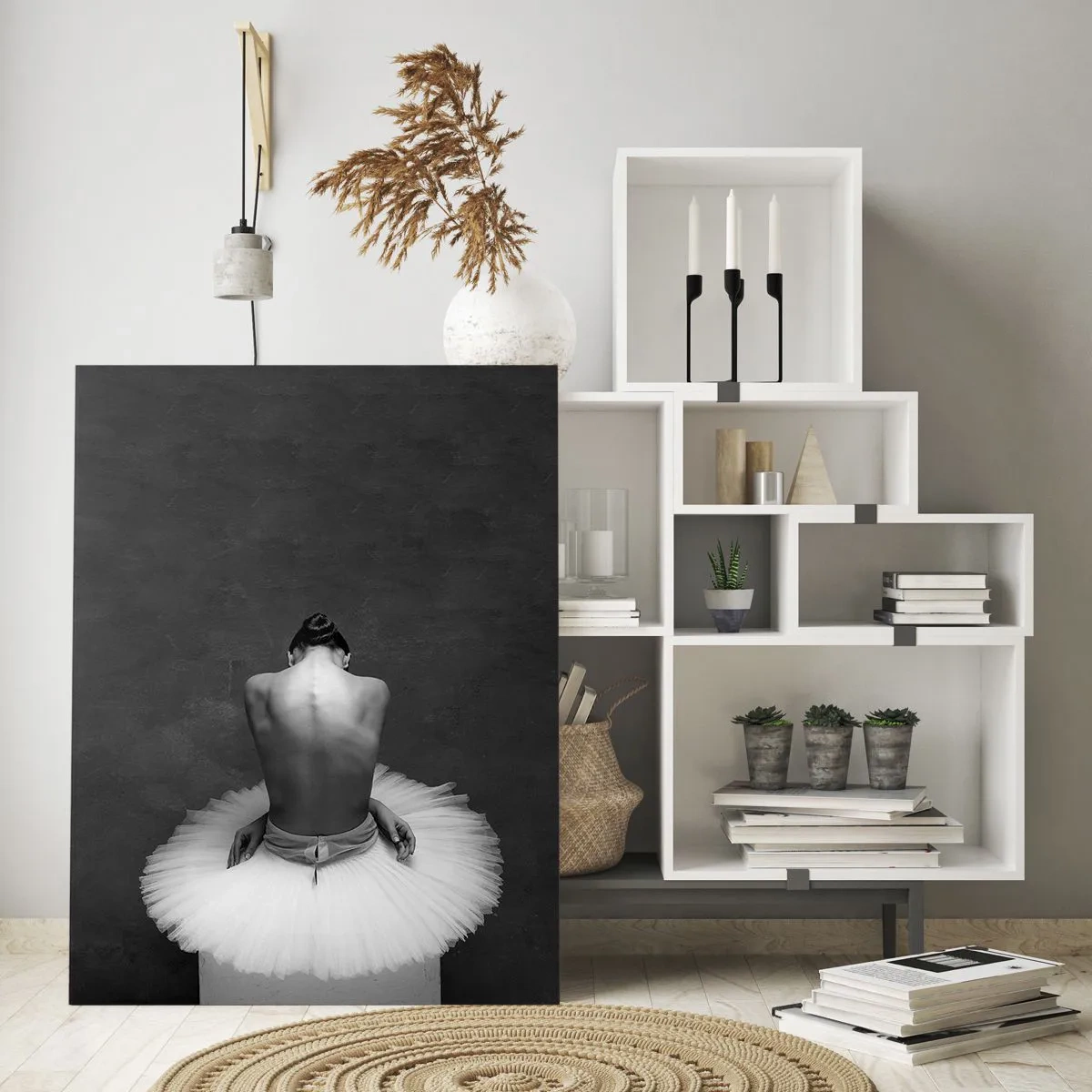 Glasbild - Bild auf glas - Eine sitzende Ballerina in einem Tüllrock vor einem Schatten - 50x70cm - Es blüht gerade - Moderne Wanddekoration für Wohnzimmer und Schlafzimmer ARTTOR