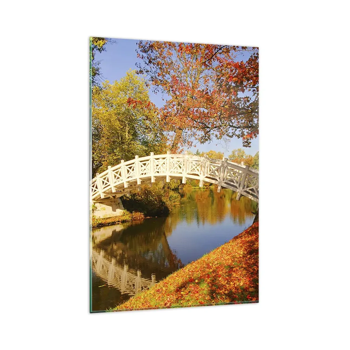 Glasbild - Bild auf glas - Eine Brücke in einem Park, umgeben von Herbstlaub über ruhigem Wasser - 80x120cm - Auf der weißen Seufzerbrücke - Moderne Wanddekoration für Wohnzimmer und Schlafzimmer ARTTOR
