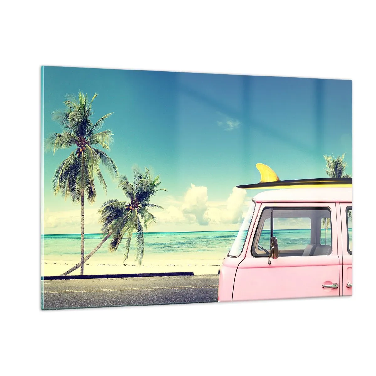 Glasbild - Bild auf glas - Ein Strand mit Palmen und einem rosa Retro-Van am Meer - 120x80cm - Zeit um in die Ferien zu starten - Moderne Wanddekoration für Wohnzimmer und Schlafzimmer ARTTOR