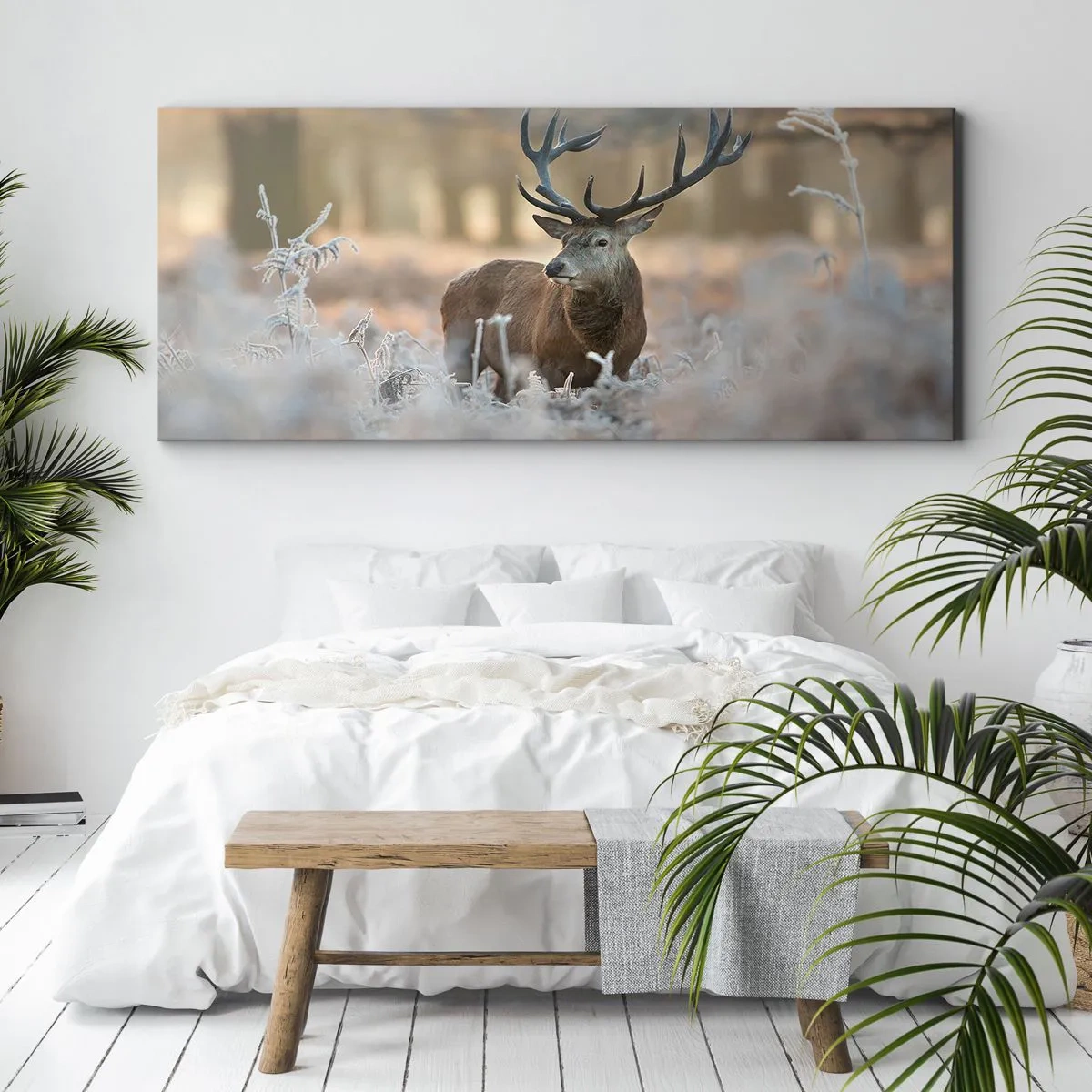 Bild auf Leinwand - Leinwandbild - Ein Reh auf einer frostigen Lichtung in einem Winterwald mit dezenten Farben - 120x50cm - Ein flotter Morgen - Moderne Wanddekoration für Wohnzimmer und Schlafzimmer ARTTOR