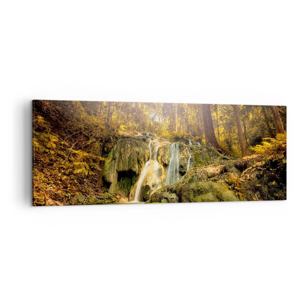 Bild auf Leinwand - Leinwandbild - Ein Waldwasserfall in den Sonnenstrahlen, umgeben von Grün - 140x50cm - Waldkaskade im Grünen - Moderne Wanddekoration für Wohnzimmer und Schlafzimmer ARTTOR