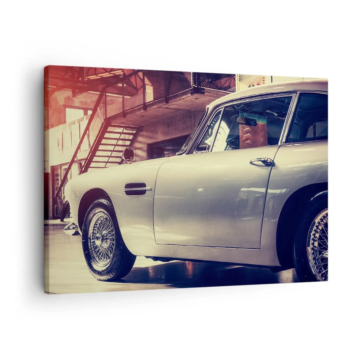Bild auf Leinwand - Leinwandbild - Ein Oldtimer in einer stilvollen Garage mit industriellem Interieur - 70x50cm - Die Klassiker werden nicht alt - Moderne Wanddekoration für Wohnzimmer und Schlafzimmer ARTTOR