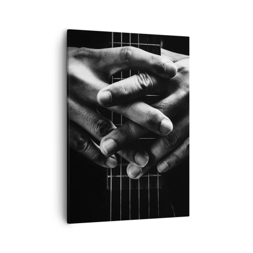Bild auf Leinwand - Leinwandbild - Hände auf einer Gitarre in einem monochromen Ton gefaltet - 50x70cm - Gebet des Künstlers - Moderne Wanddekoration für Wohnzimmer und Schlafzimmer ARTTOR
