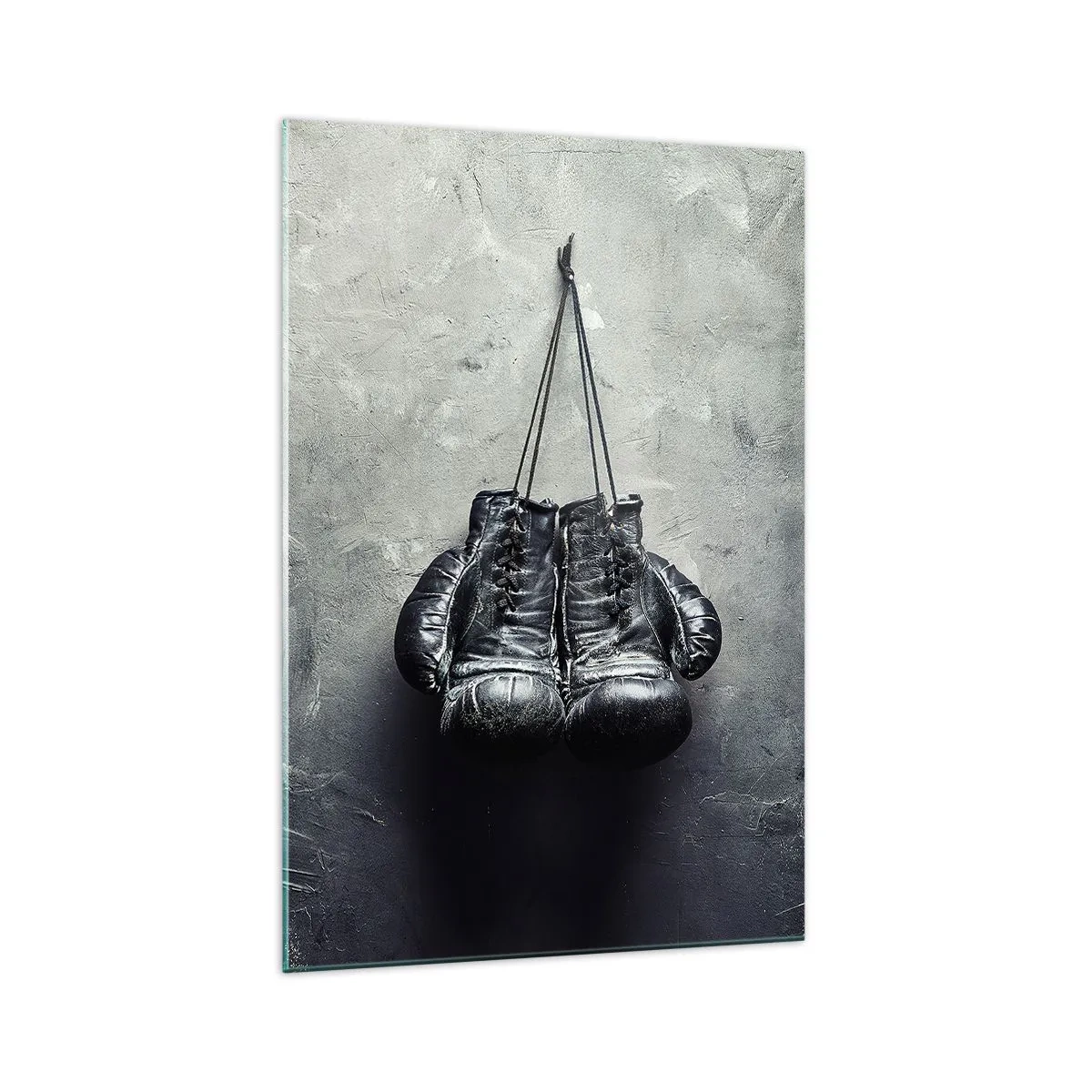 Glasbild - Bild auf glas - Alte Boxhandschuhe an der Wand - 70x100cm - Zeit des Kampfes und Zeit des Friedens - Moderne Wanddekoration für Wohnzimmer und Schlafzimmer ARTTOR