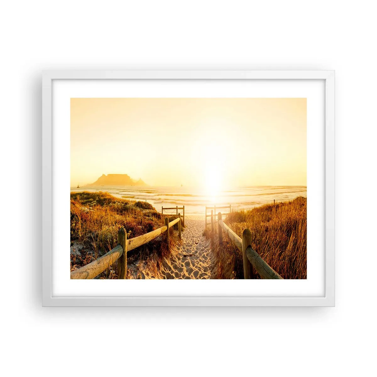 Poster in einem weißen Rahmen - Über die Düne, der Sonne entgegen - 50x40 cm