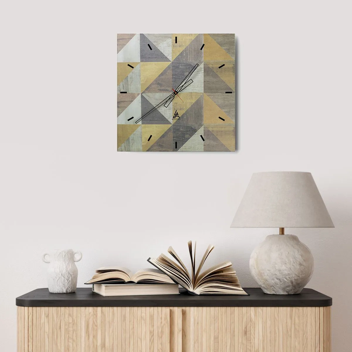 Wanduhr - Glasuhr - Geometrische Komposition aus Dreiecken in erdigen Farbtönen - 30x30cm - Am Winkel des Dreiecks - Moderne Wanddekoration für Wohnzimmer und Schlafzimmer ARTTOR