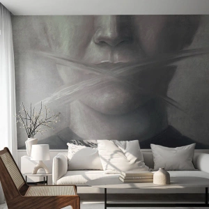 Fototapete Standard Eco - Graustufenporträt mit verschwommenen Lippen - 100x70cm - Ohne ein Wort - Moderne Wanddekoration für Wohnzimmer und Schlafzimmer ARTTOR