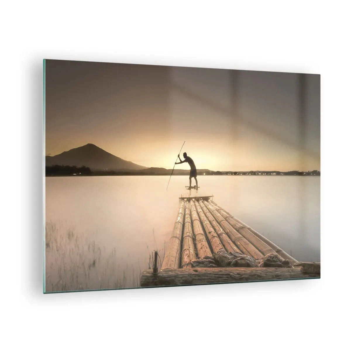 Glasbild - Bild auf glas - Ein Fischer auf einem Bambusfloß in der Abenddämmerung - 70x50cm - Vor dem schlafen gehen - Moderne Wanddekoration für Wohnzimmer und Schlafzimmer ARTTOR