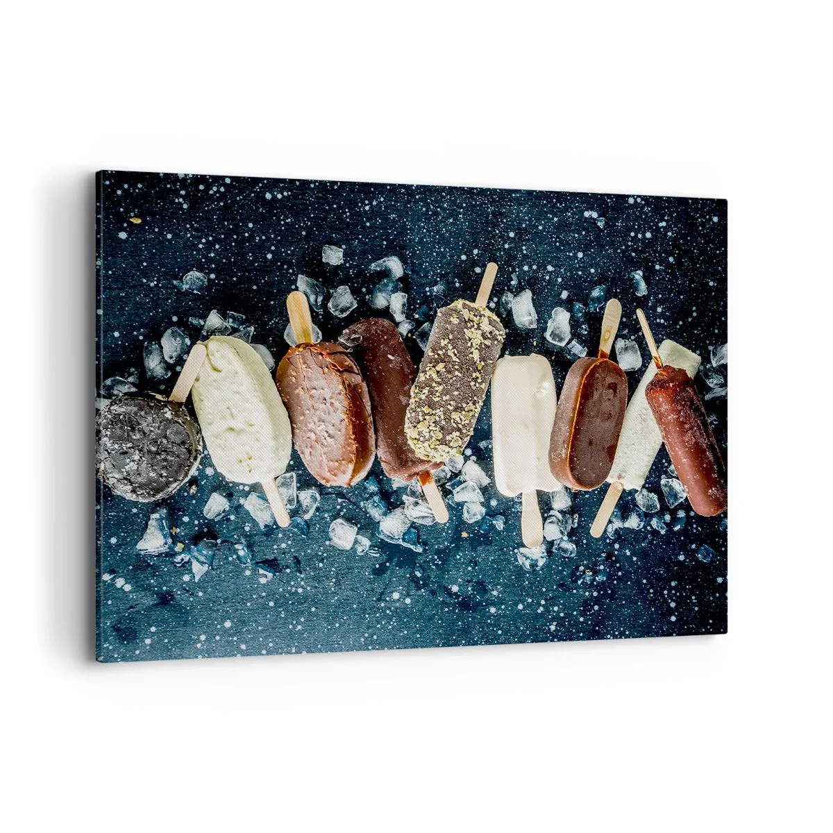 Bild auf Leinwand - Leinwandbild - Bunte Eislutscher auf Eis mit dunklem Hintergrund angeordnet - 100x70cm - Geschmack des heißen Sommers - Moderne Wanddekoration für Wohnzimmer und Schlafzimmer ARTTOR