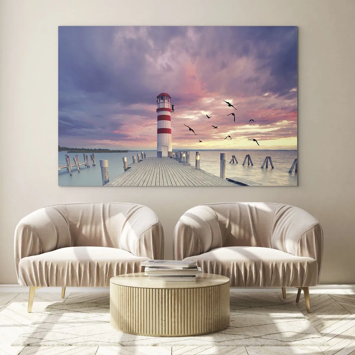Glasbild - Bild auf glas - Leuchtturm auf dem Pier bei Sonnenuntergang mit fliegenden Vögeln - 70x50cm - Es ist Zeit zum Hafen zu gehen - Moderne Wanddekoration für Wohnzimmer und Schlafzimmer ARTTOR