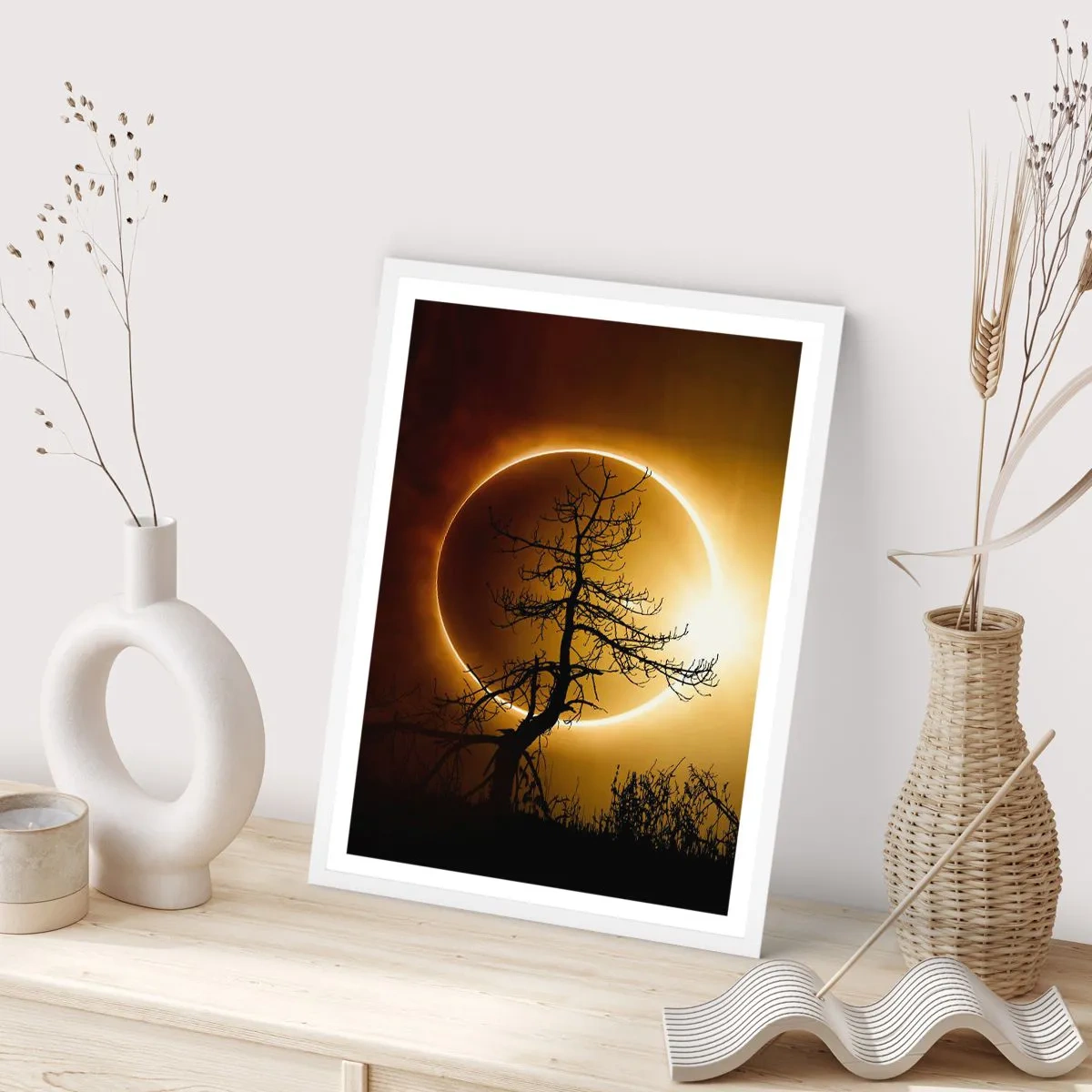 Poster in einem weißen Rahmen - Totale Finsternis - 70x100 cm