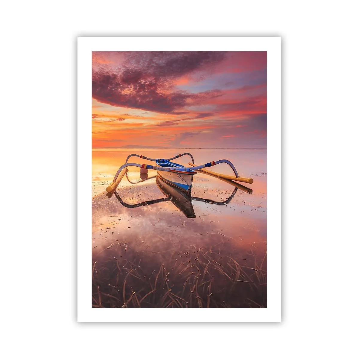 Poster - Ein Boot auf dem Wasser während eines malerischen Sonnenuntergangs - 50x70cm - Die Ruhe eines tropischen Abends - Moderne Wanddekoration für Wohnzimmer und Schlafzimmer ARTTOR