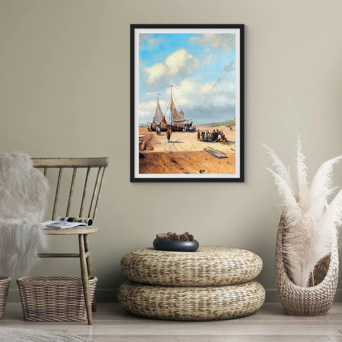 Poster in einem schwarzem Rahmen - Traditionelle Fischerboote und Fischer an einem Sandstrand - 50x70cm - Nach einem erfolgreichen Fischfang - Moderne Wanddekoration für Wohnzimmer und Schlafzimmer ARTTOR