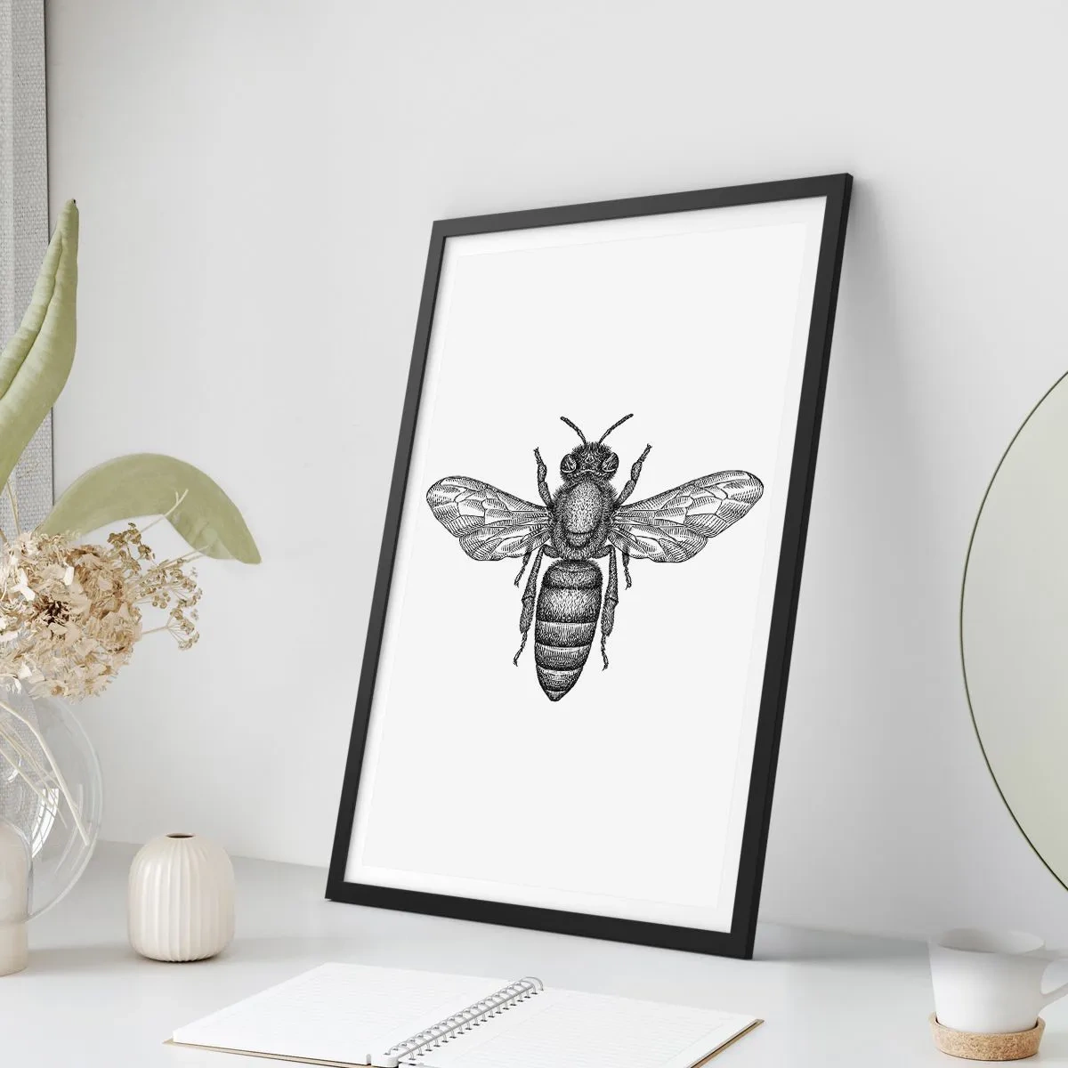 Poster in einem schwarzem Rahmen - Präzise Abbildung einer Biene auf weißem Hintergrund - 50x70cm - Insektenporträt - Moderne Wanddekoration für Wohnzimmer und Schlafzimmer ARTTOR