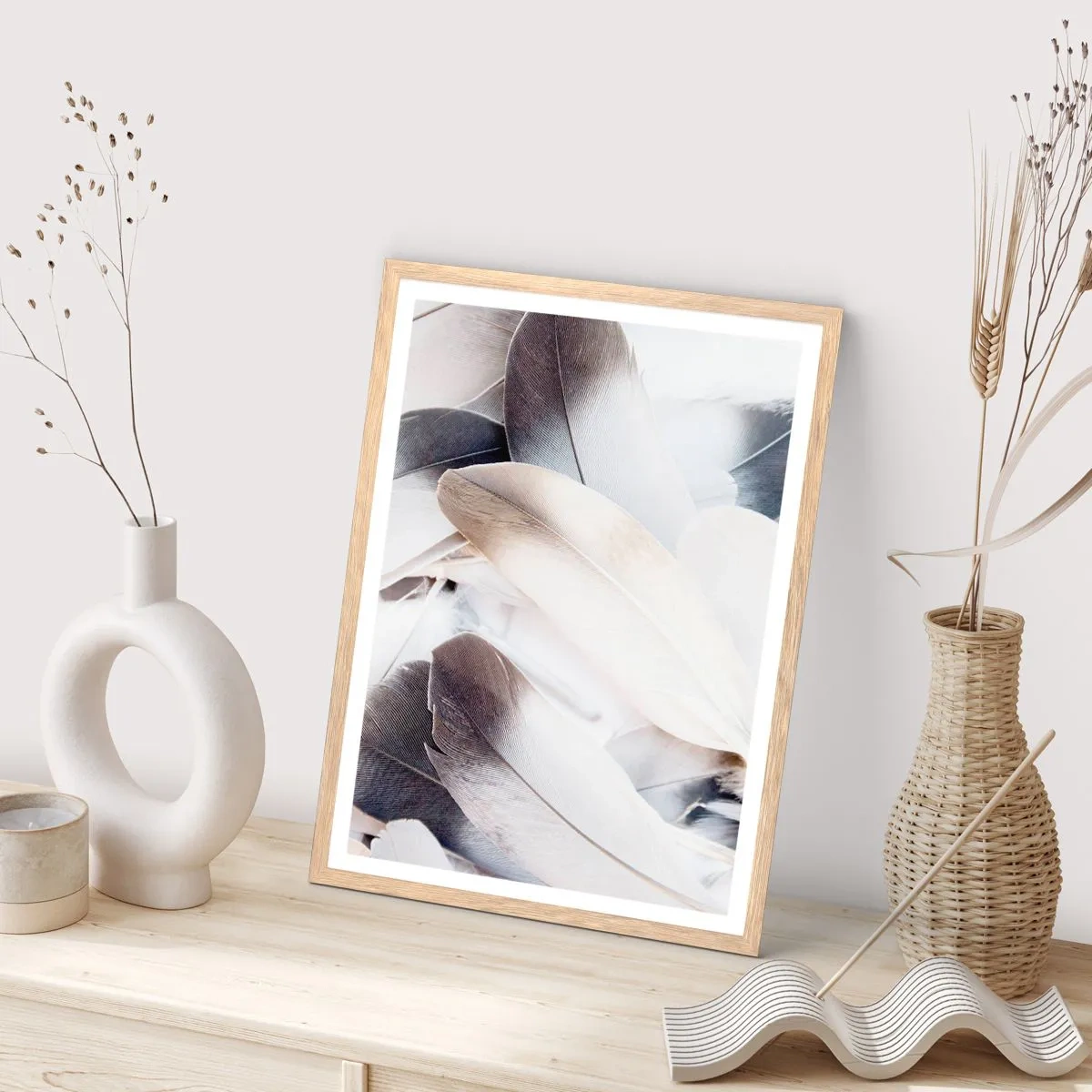 Poster in einem Rahmen aus heller Eiche - Fast engelhaft - 40x50 cm
