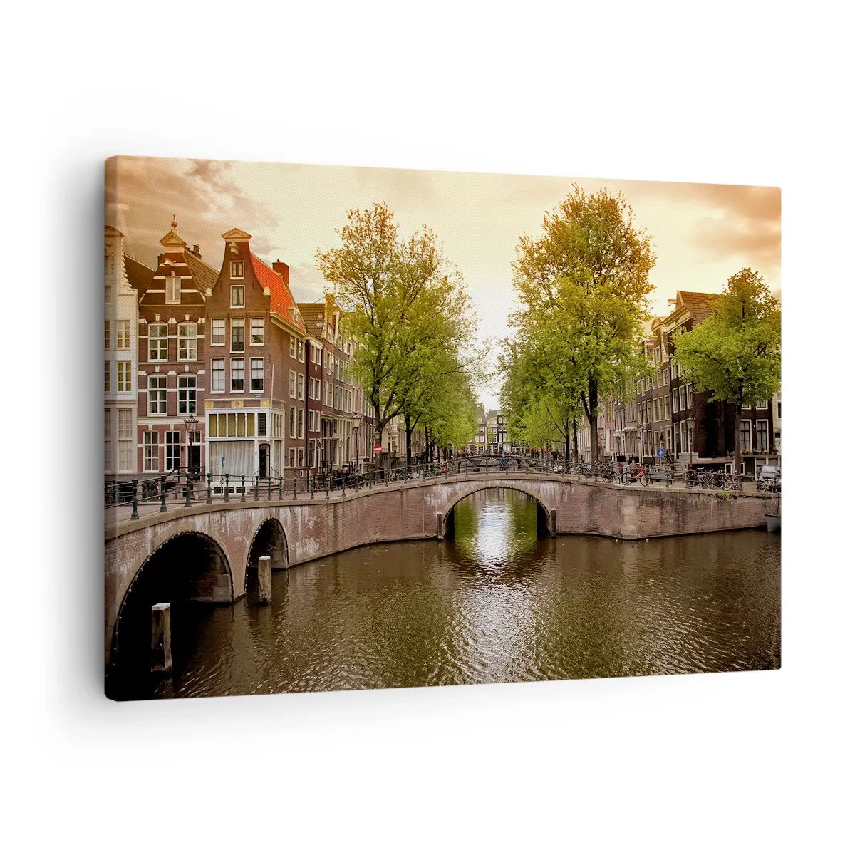 Bild auf Leinwand - Leinwandbild - Ein Kanal in Amsterdam, umgeben von historischen Mietshäusern - 70x50cm - Mit dem Boot oder mit dem Fahrrad? - Moderne Wanddekoration für Wohnzimmer und Schlafzimmer ARTTOR