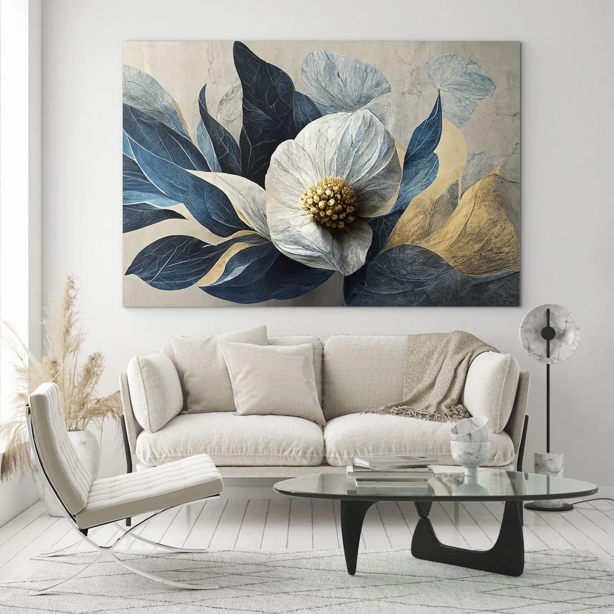 Glasbild - Bild auf glas - Ein weißes Blumenarrangement mit marineblauen Blättern und einer goldenen Mitte - 70x50cm - Er hat ein Herz aus Gold - Moderne Wanddekoration für Wohnzimmer und Schlafzimmer ARTTOR