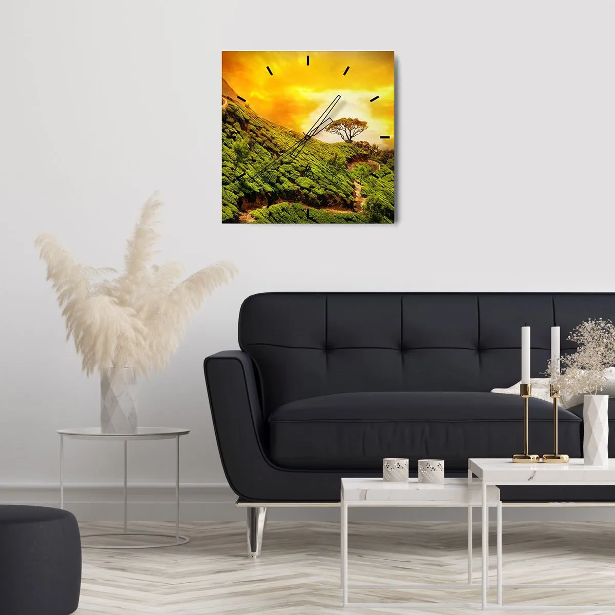 Wanduhr - Glasuhr - Grüne Hügel mit Teeplantagen bei Sonnenuntergang - 30x30cm - Ein gewundener Weg, ein grüner Hang - Moderne Wanddekoration für Wohnzimmer und Schlafzimmer ARTTOR