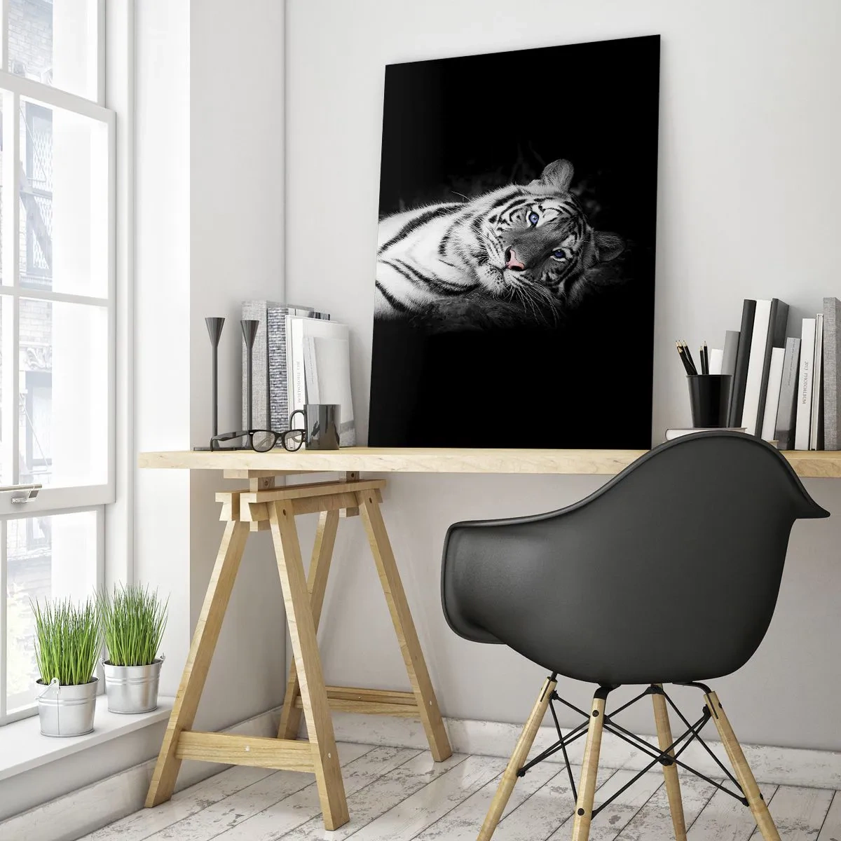 Glasbild - Bild auf glas - Ein weißer Tiger mit blauen Augen in einer schwarz-weißen Umgebung - 50x70cm - Wildnis und Frieden - Moderne Wanddekoration für Wohnzimmer und Schlafzimmer ARTTOR