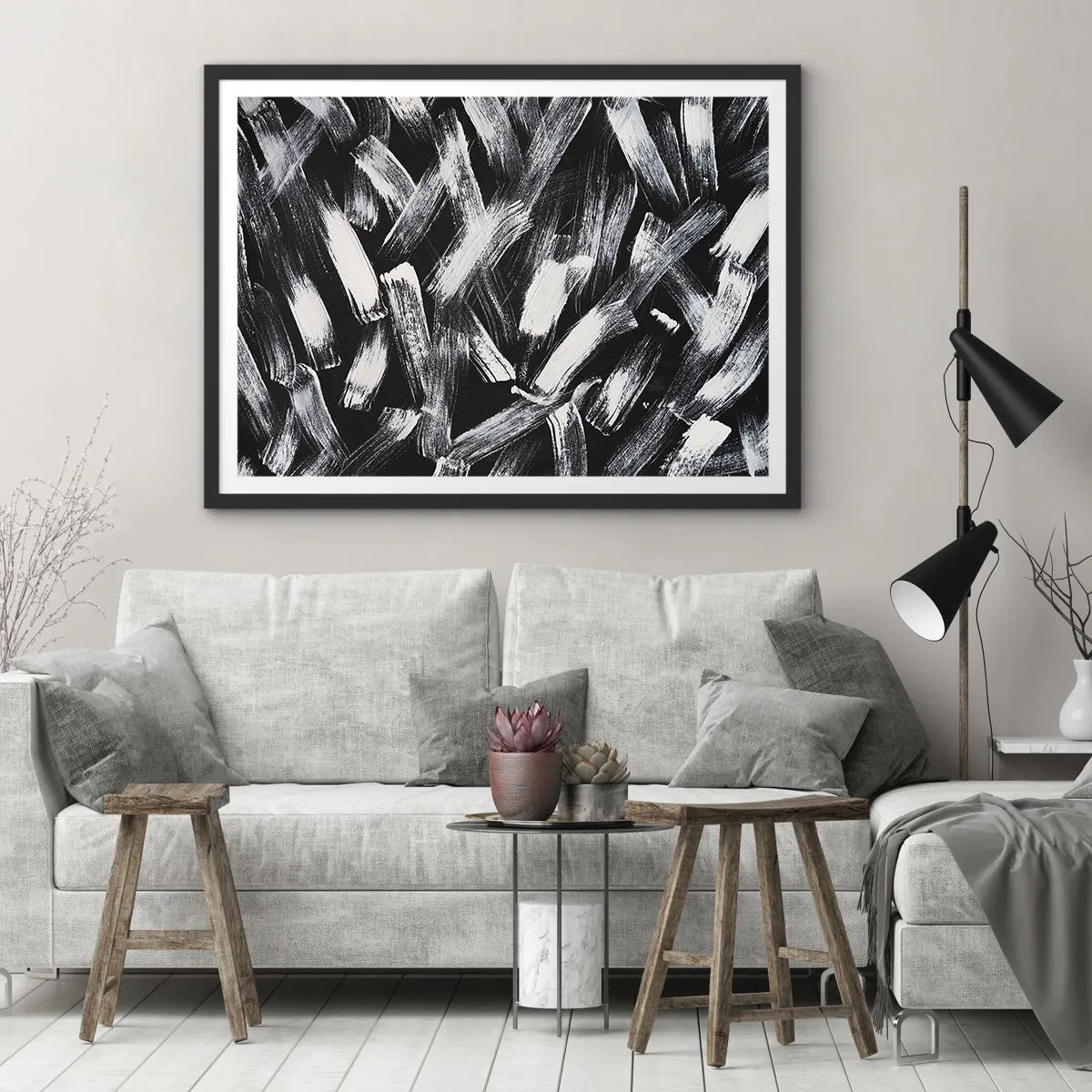 Poster in einem schwarzem Rahmen - Dynamische Abstraktion mit weißen Pinselstrichen auf schwarzem Hintergrund. - 100x70cm - Abstraktion im industriellen Geist - Moderne Wanddekoration für Wohnzimmer und Schlafzimmer ARTTOR