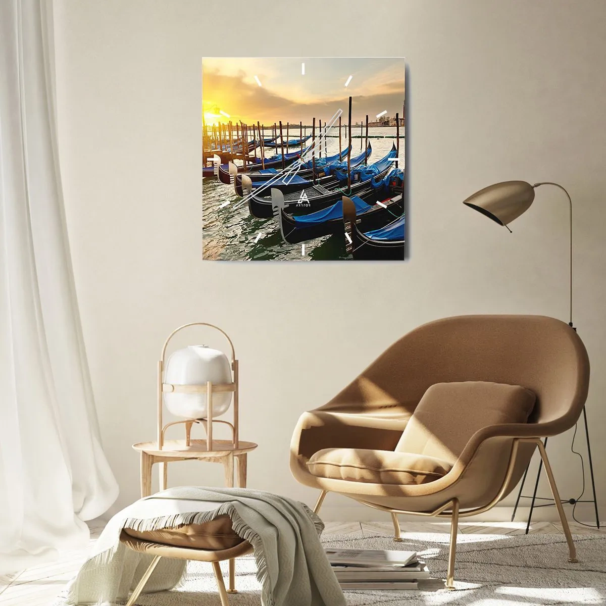Wanduhr - Glasuhr - Gondeln in Venedig am Morgen im Licht der aufgehenden Sonne - 30x30cm - Bevor das Summen kommt - Moderne Wanddekoration für Wohnzimmer und Schlafzimmer ARTTOR