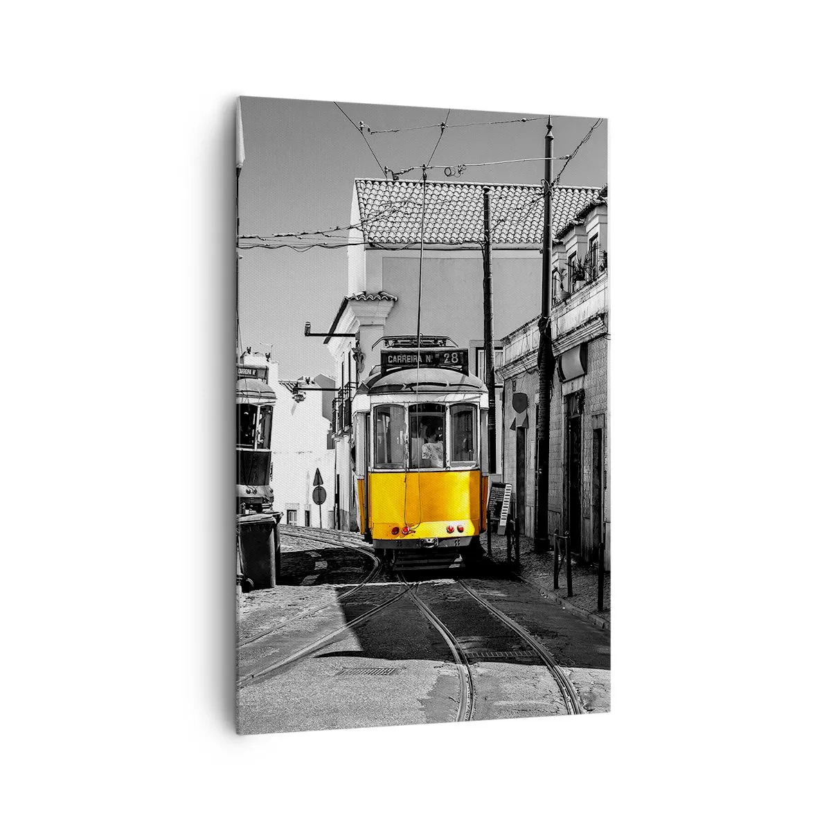 Bild auf Leinwand - Leinwandbild - Eine gelbe Straßenbahn auf den Straßen von Lissabon in einer monochromen Umgebung - 80x120cm - Der Geist von Lissabon - Moderne Wanddekoration für Wohnzimmer und Schlafzimmer ARTTOR