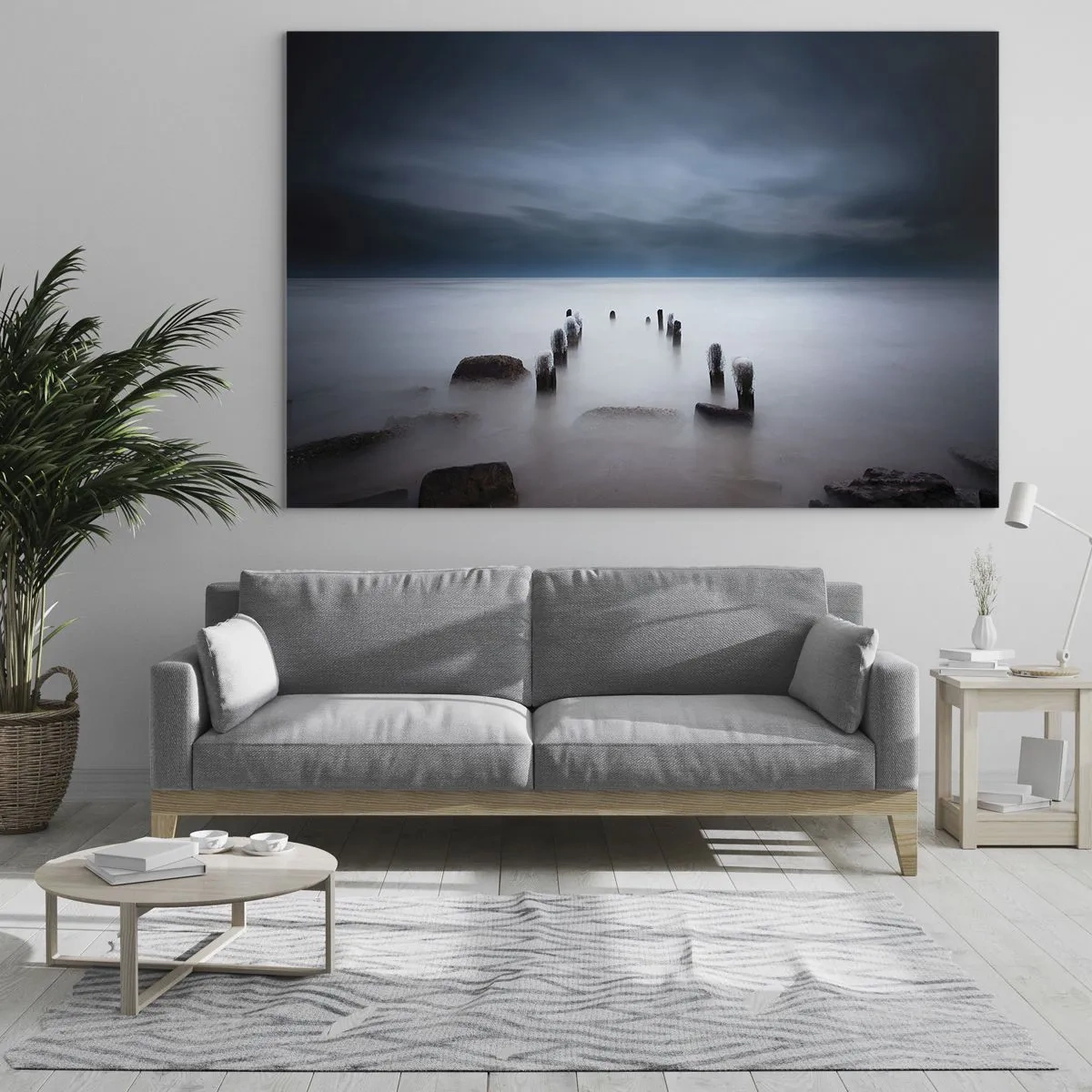 Glasbild - Bild auf glas - Stimmungsvolle Küstenlandschaft mit Holzpfählen - 70x50cm - Nachdenklicher See - Moderne Wanddekoration für Wohnzimmer und Schlafzimmer ARTTOR