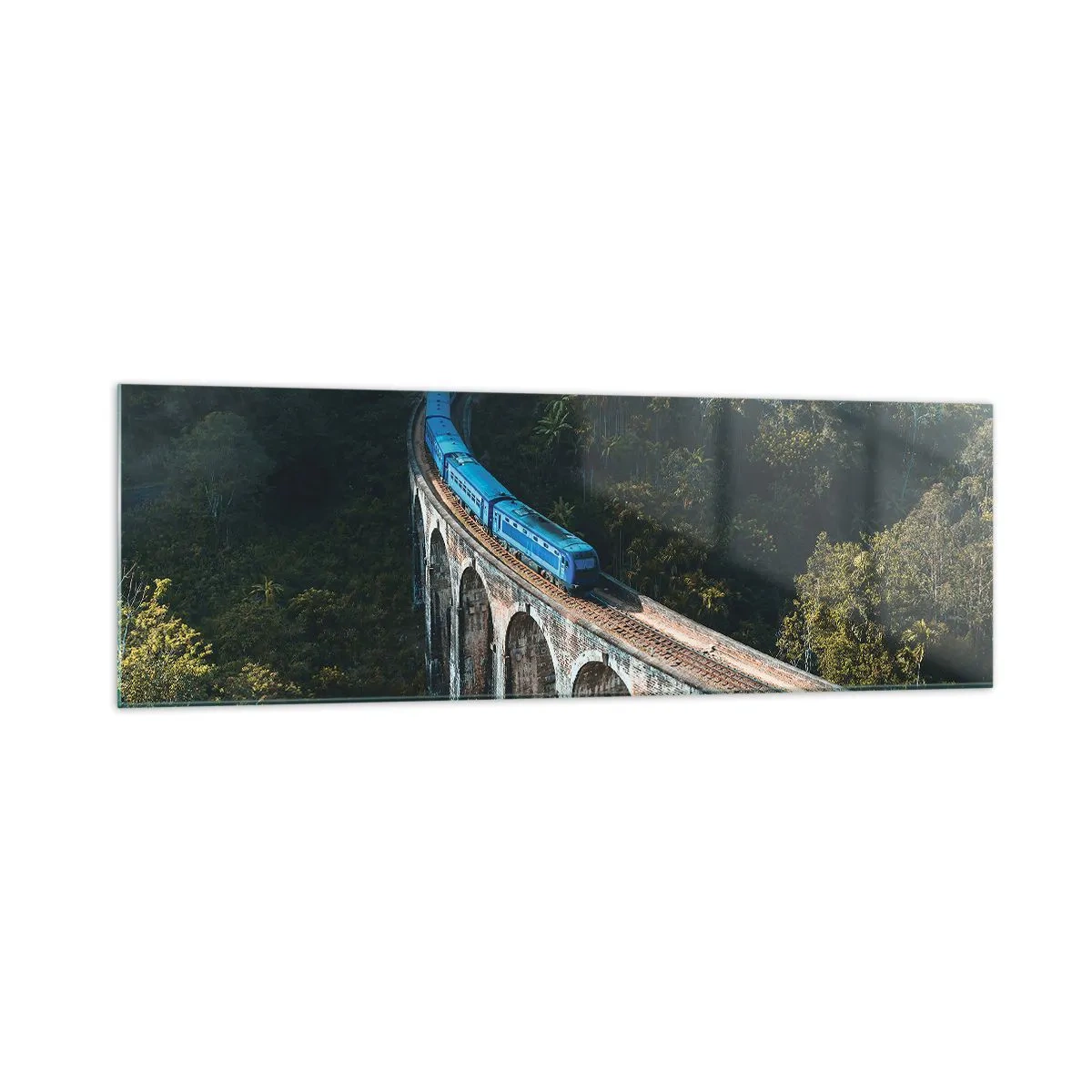 Glasbild - Bild auf glas - Ein blauer Zug auf einem historischen Viadukt inmitten der Wälder - 160x50cm - Neigung zur Natur - Moderne Wanddekoration für Wohnzimmer und Schlafzimmer ARTTOR