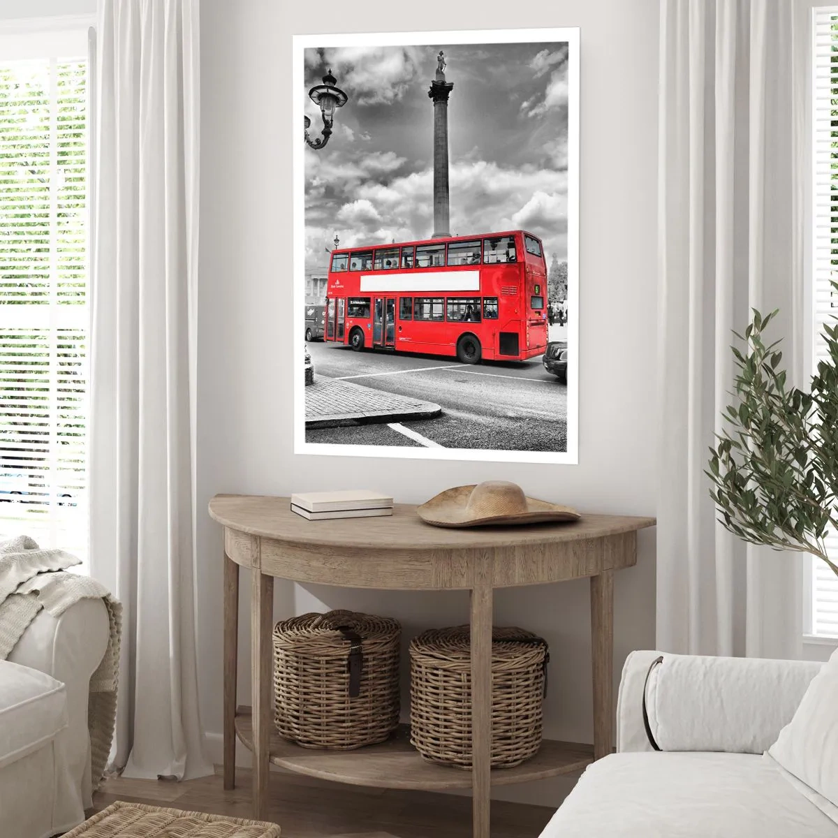 Poster - Ein roter Bus vor einer schwarz-weißen Stadtkulisse - 50x70cm - Der wahre Blutkreislauf der Stadt - Moderne Wanddekoration für Wohnzimmer und Schlafzimmer ARTTOR