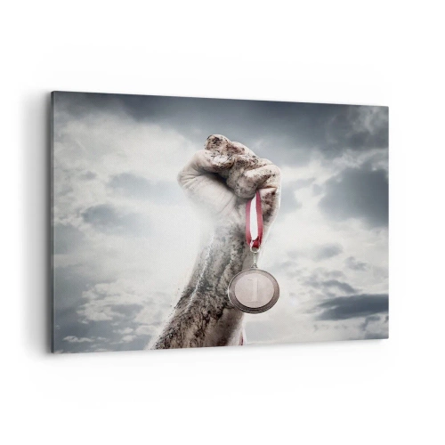Bild auf Leinwand - Leinwandbild - Eine erhobene Hand mit einer Medaille vor einem bewölkten Himmel - 100x70cm - Per aspera ad astra - Moderne Wanddekoration für Wohnzimmer und Schlafzimmer ARTTOR