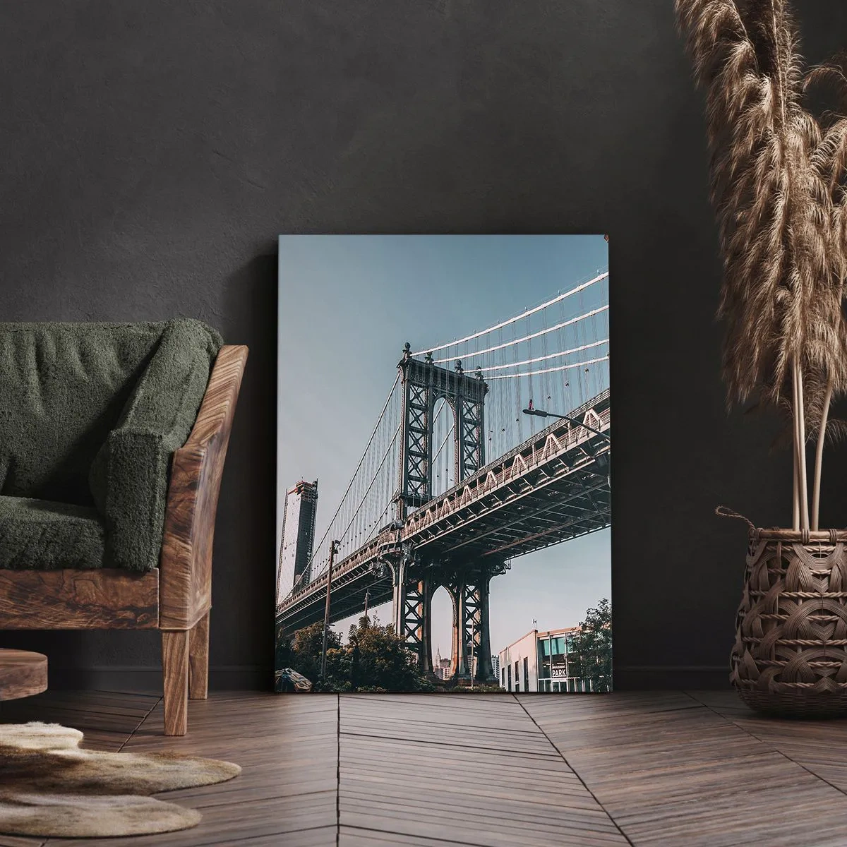 Bild auf Leinwand - Leinwandbild - Eine Brücke zwischen Gebäuden in einer städtischen Landschaft - 80x120cm - Über den Wellen der Stadt - Moderne Wanddekoration für Wohnzimmer und Schlafzimmer ARTTOR